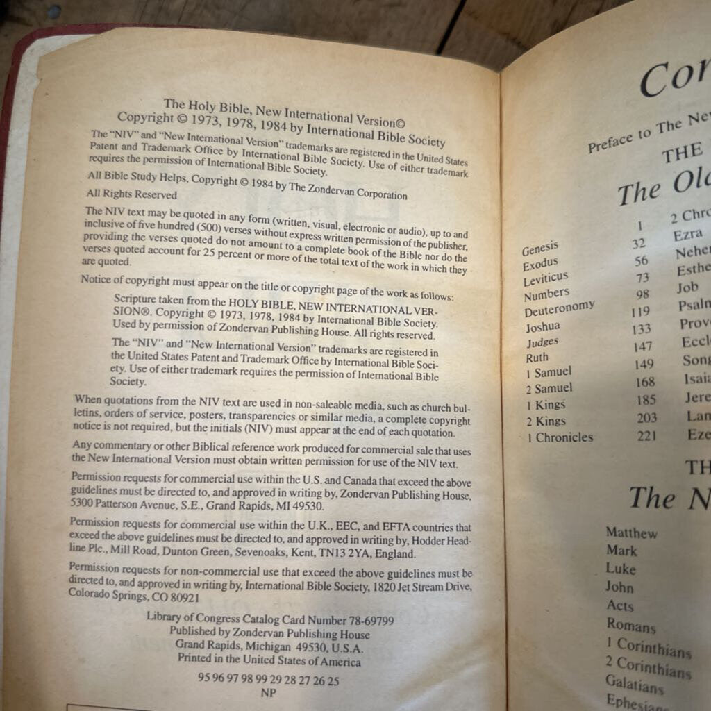 NEW INTERNATIONAL VERSION HOLY BIBLE