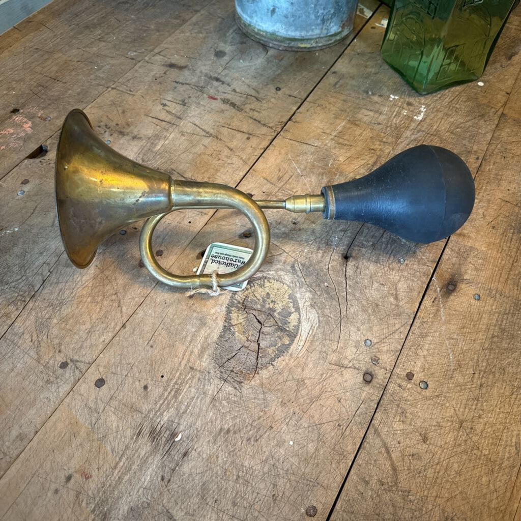 BRASS HORN WITH BULB