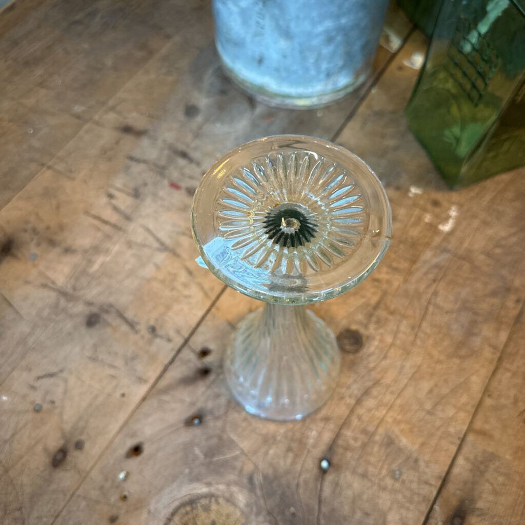 CRYSTAL PEDESTAL