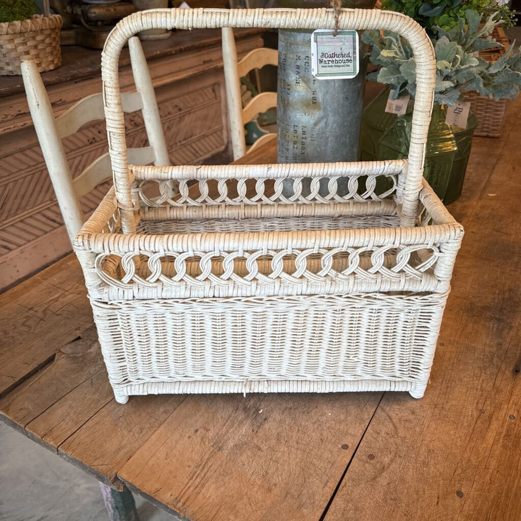 WICKER MAGAZINE RACK