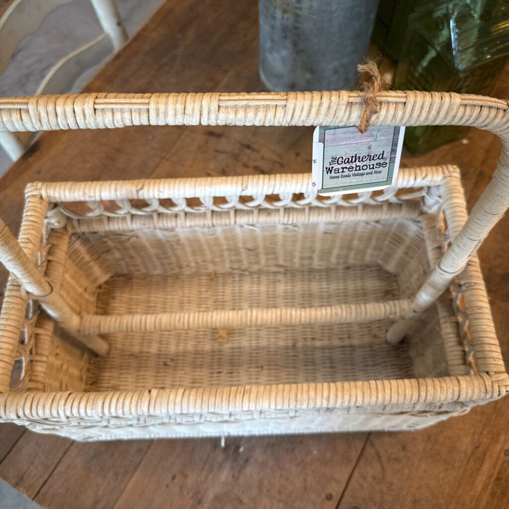 WICKER MAGAZINE RACK