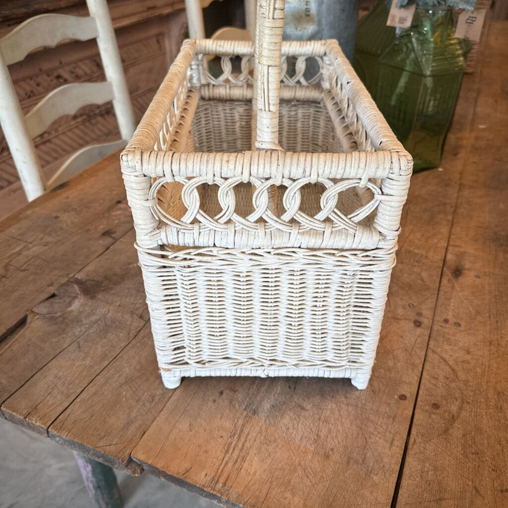 WICKER MAGAZINE RACK