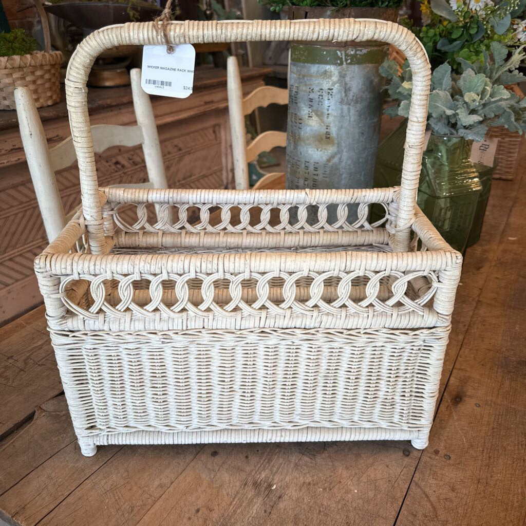 WICKER MAGAZINE RACK