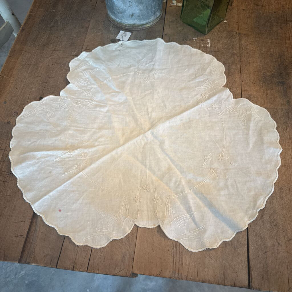 TABLE COVER WITH DOVES