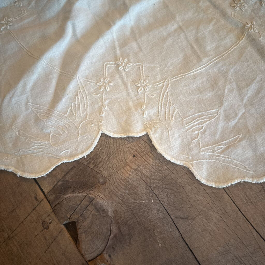 TABLE COVER WITH DOVES