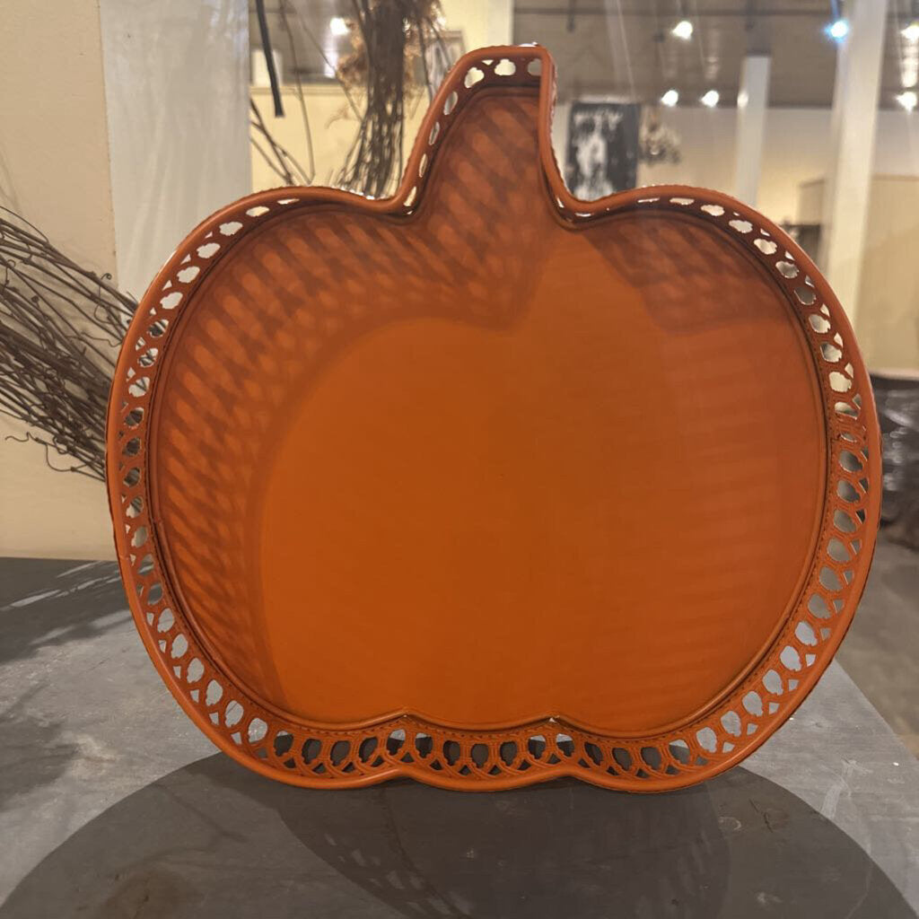METAL PUMPKIN SHAPED TRAY