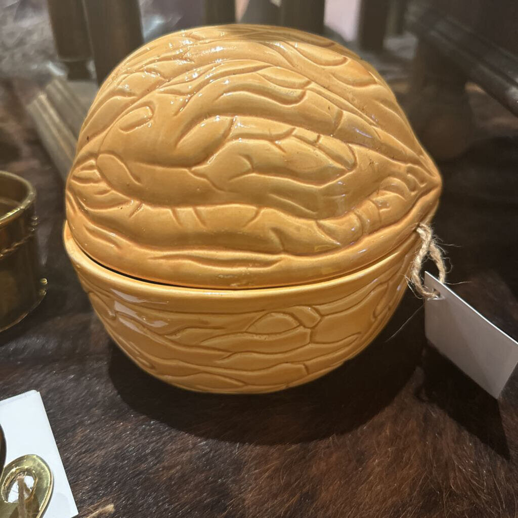 CERAMIC NUT SHAPED DISH WITH LID
