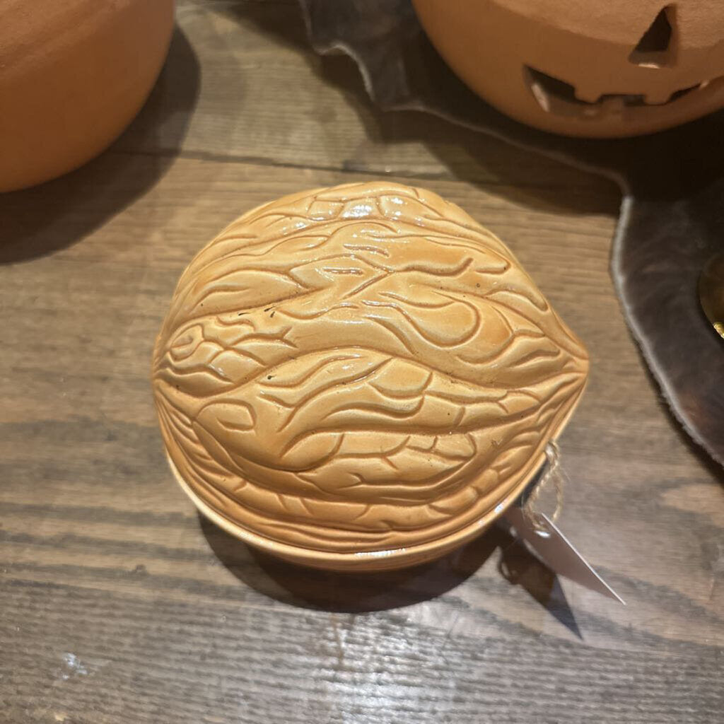 CERAMIC NUT SHAPED DISH WITH LID