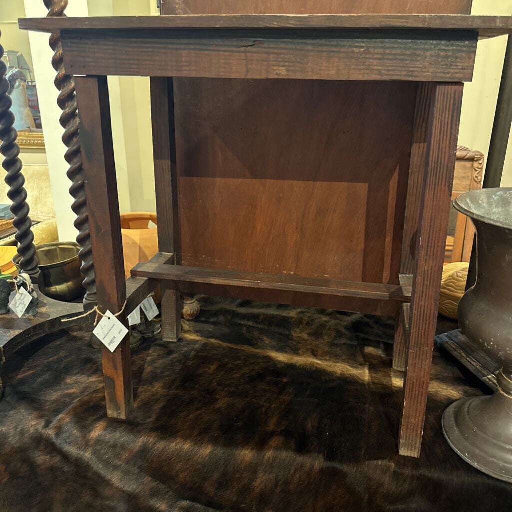 PRIMITIVE END TABLE