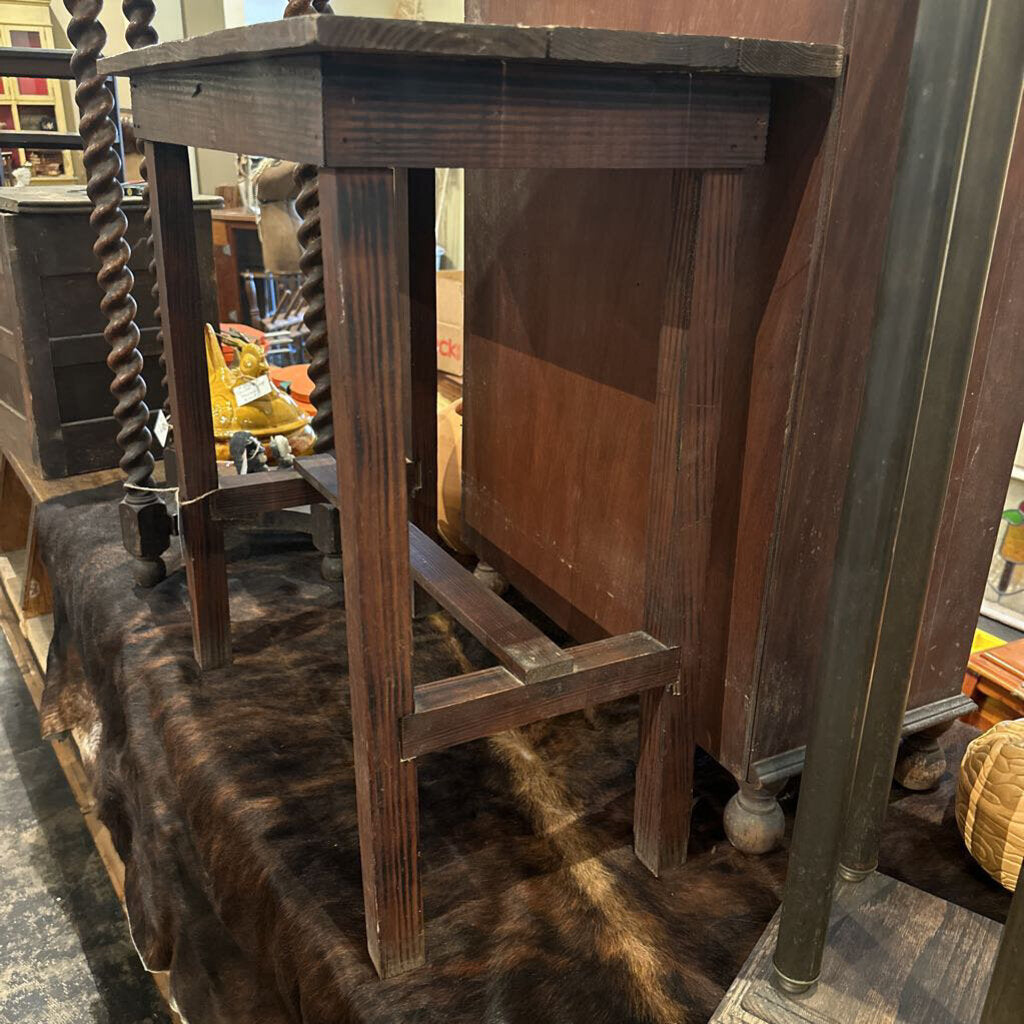 PRIMITIVE END TABLE
