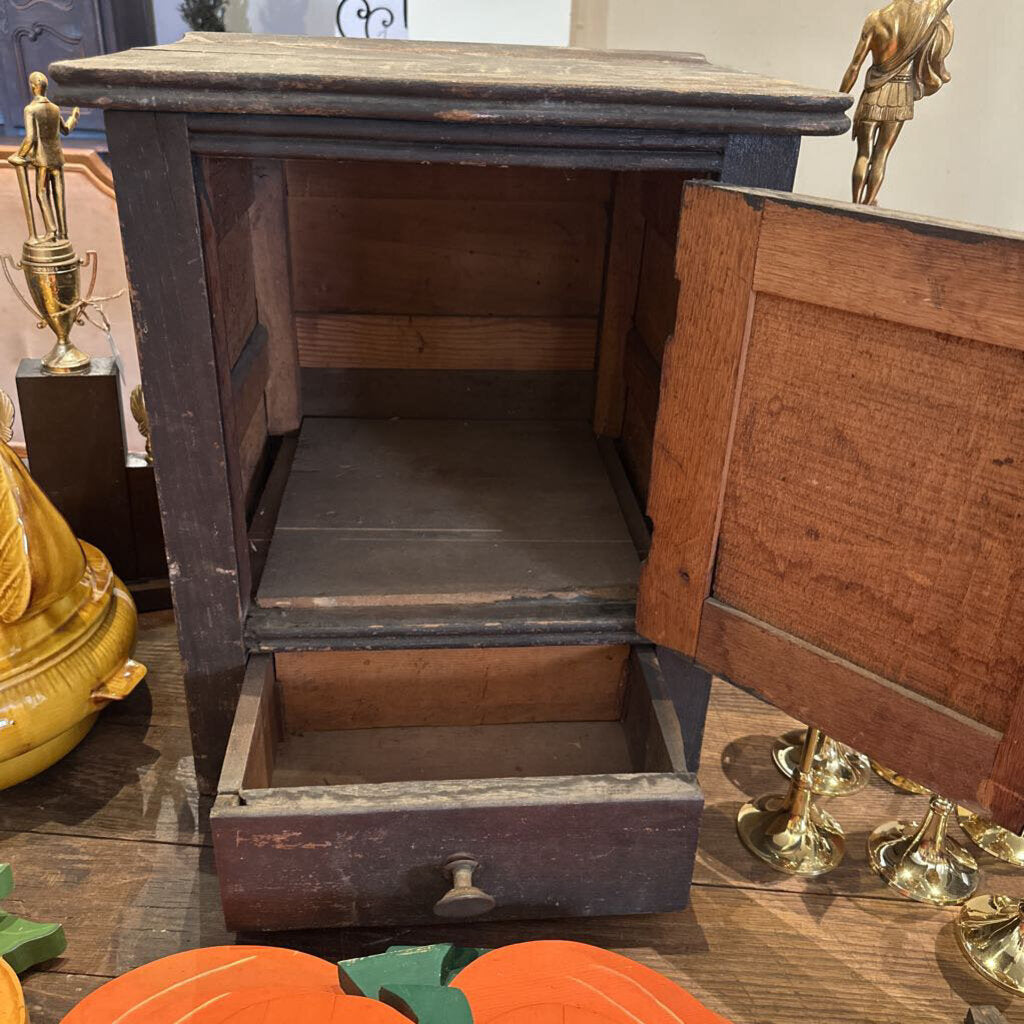 PRIMITIVE CABINET