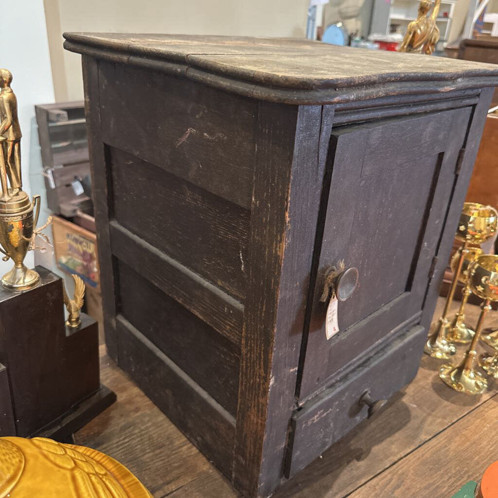 PRIMITIVE CABINET