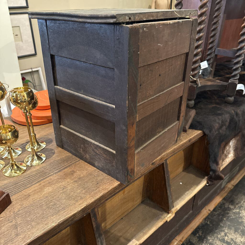 PRIMITIVE CABINET