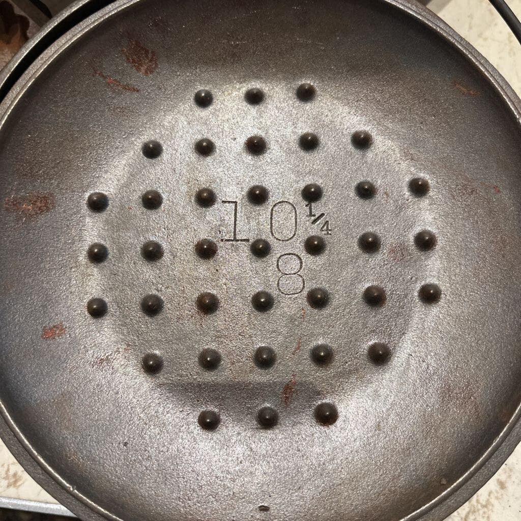 CAST IRON DUTCH OVEN WITH LID