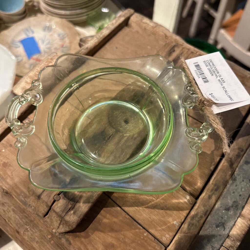 DEPRESSION GLASS CONSOLE BOWL WITH SCALLOPED EDGE