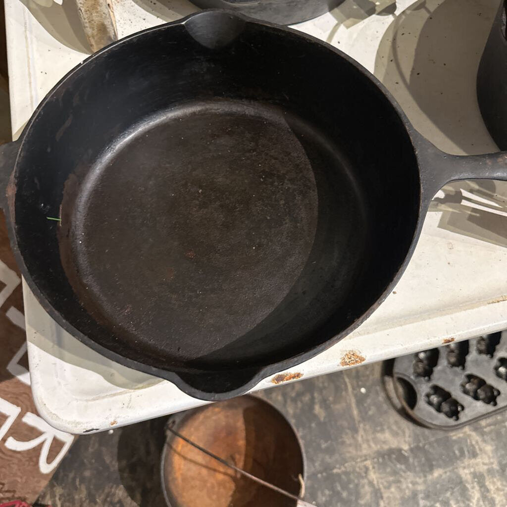 CAST IRON DEEP SKILLET WITH LID