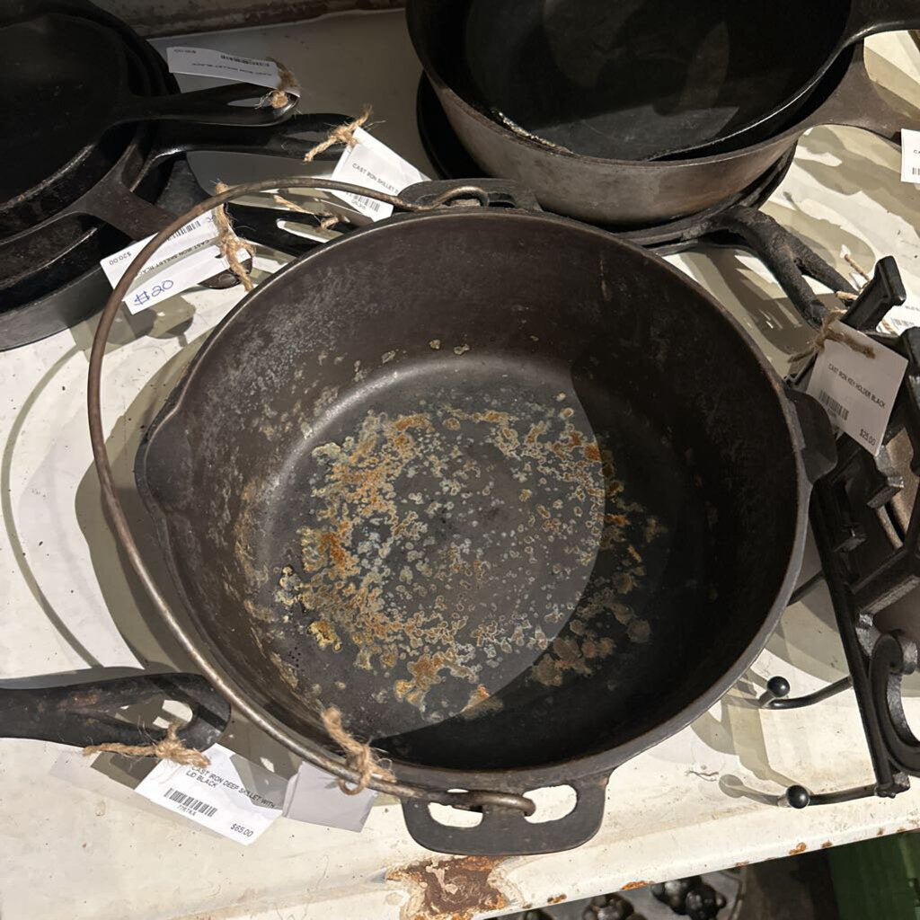 CAST IRON DUTCH OVEN WITH LID
