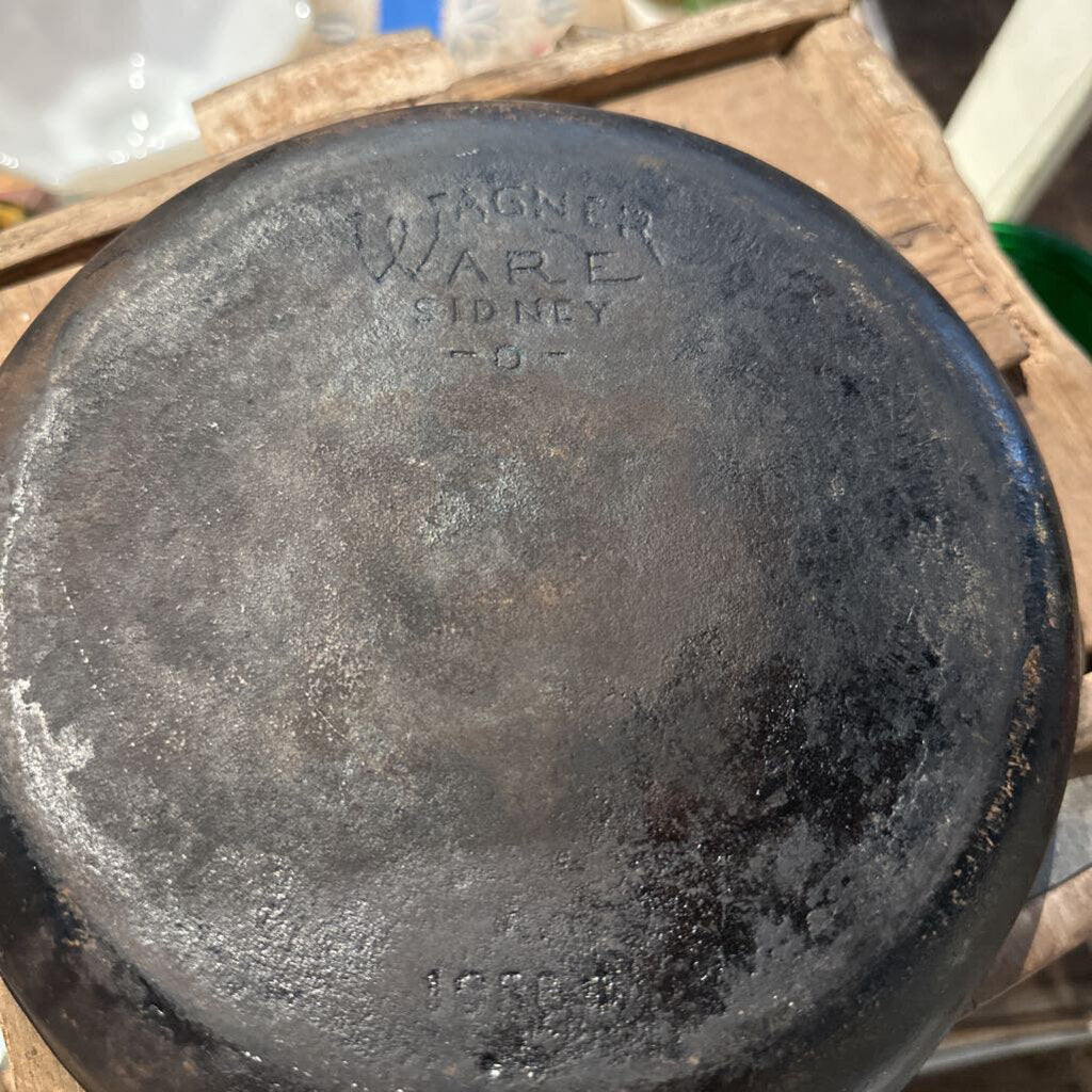 WAGNER WARE CAST IRON FRYING PAN