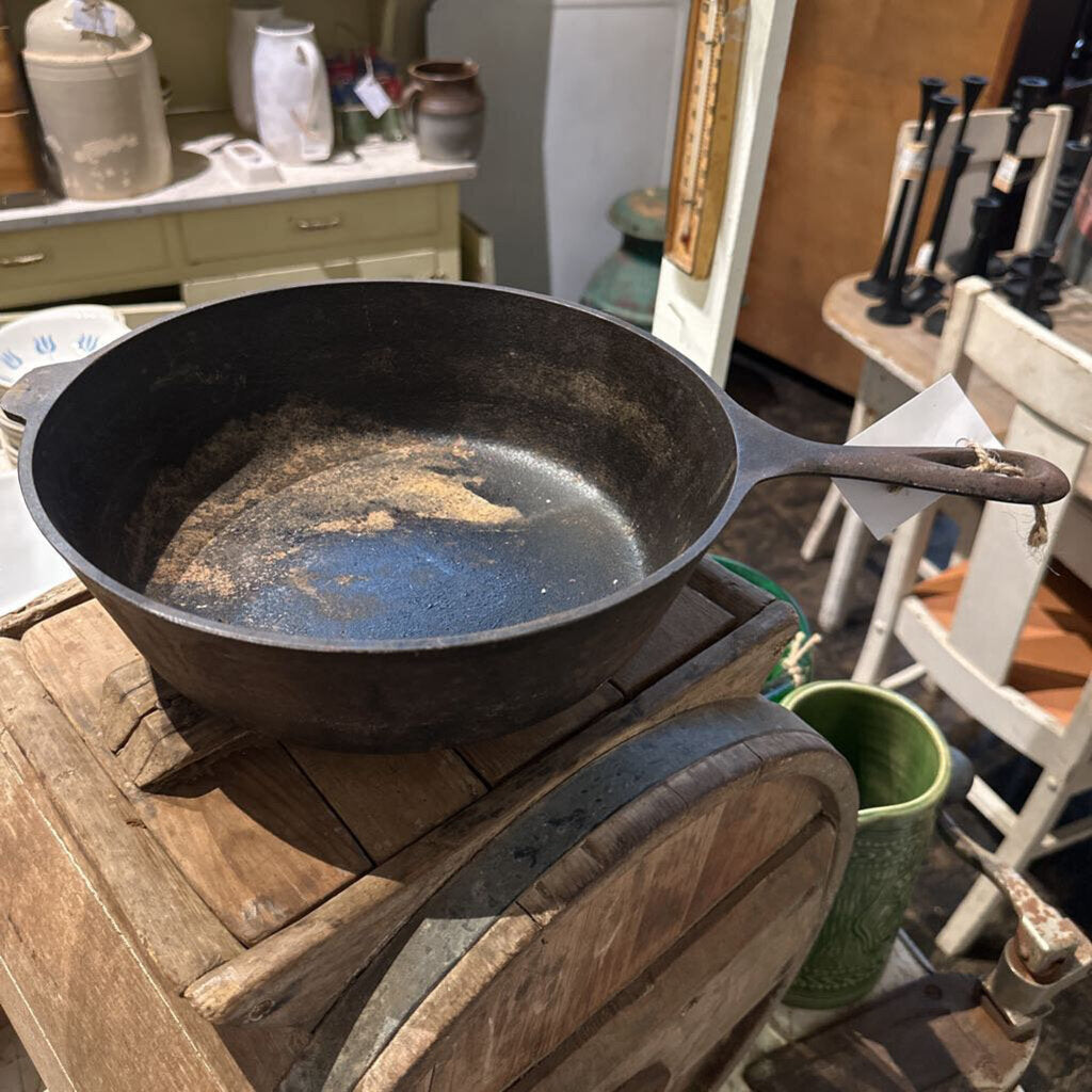 CAST IRON DEEP SKILLET