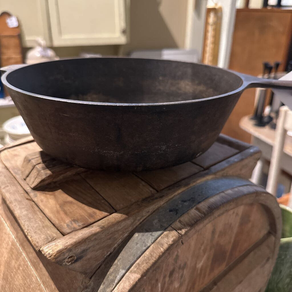 CAST IRON DEEP SKILLET
