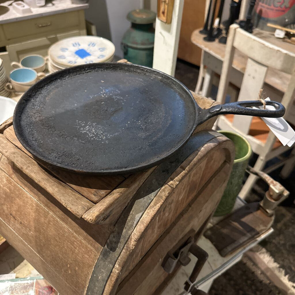 CAST IRON FLAT SKILLET
