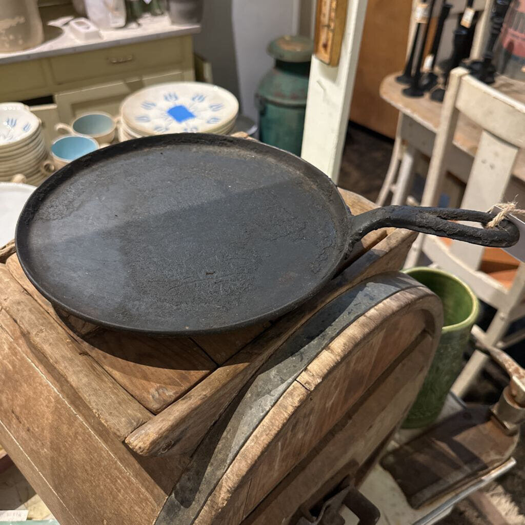 CAST IRON FLAT SKILLET