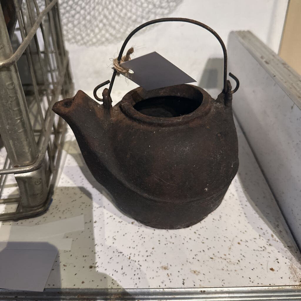 SALESMAN SAMPLE CAST IRON KETTLE