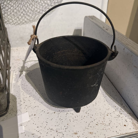 SALESMAN SAMPLE CAST IRON CAULDRON