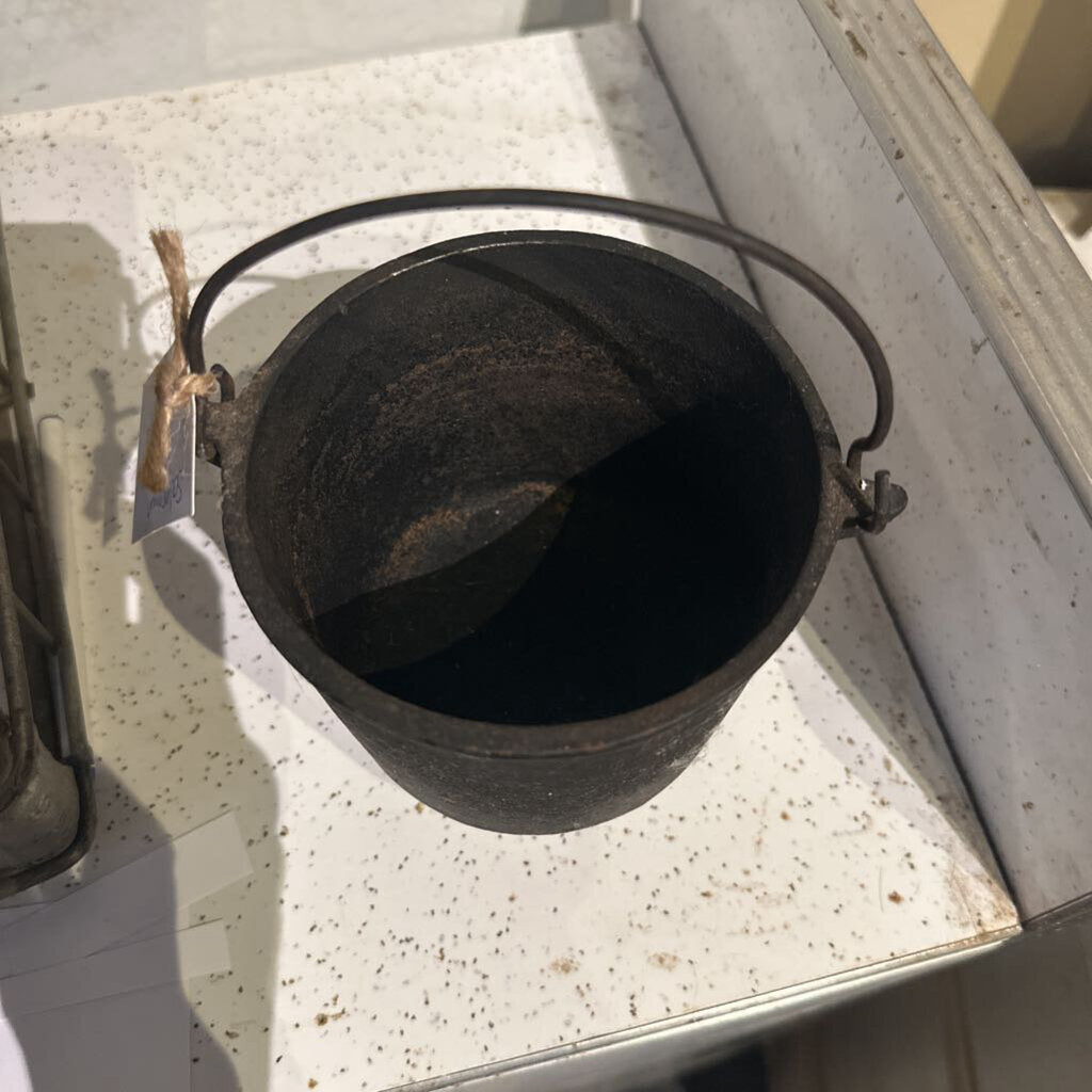 SALESMAN SAMPLE CAST IRON CAULDRON