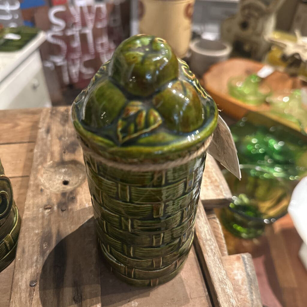 SALT AND PEPPER SHAKERS WITH BASKET WEAVE DESIGN