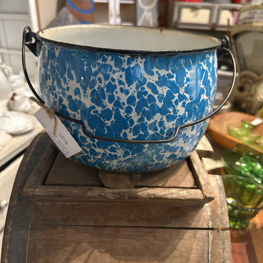 ENAMELWARE POT WITH WIRE HANDLE