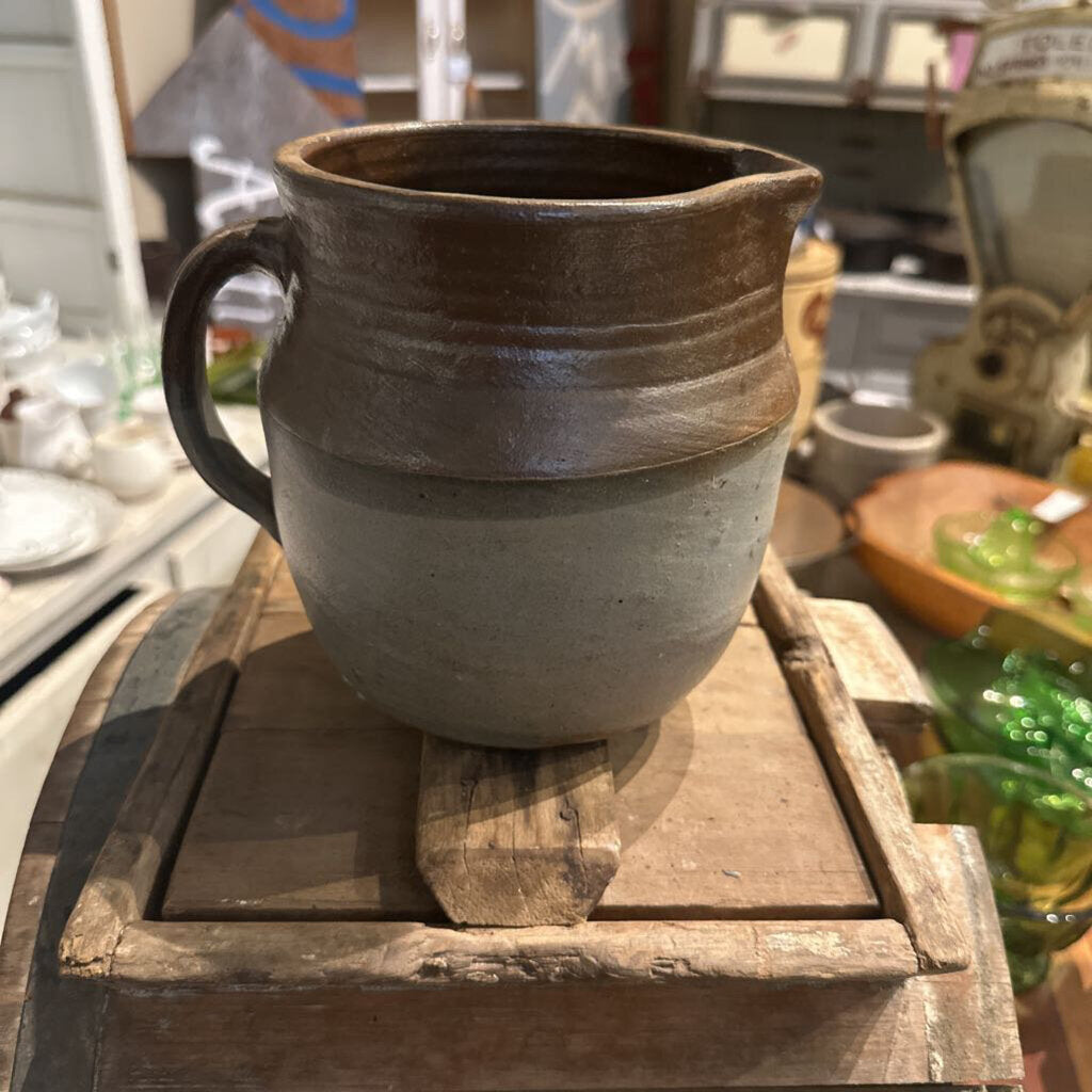 STONEWARE PITCHER WITH HANDLE