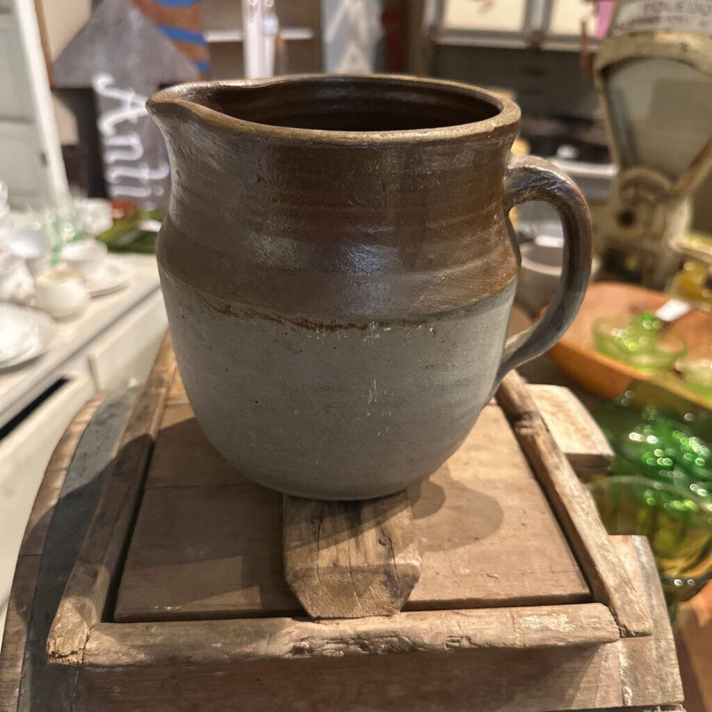 STONEWARE PITCHER WITH HANDLE