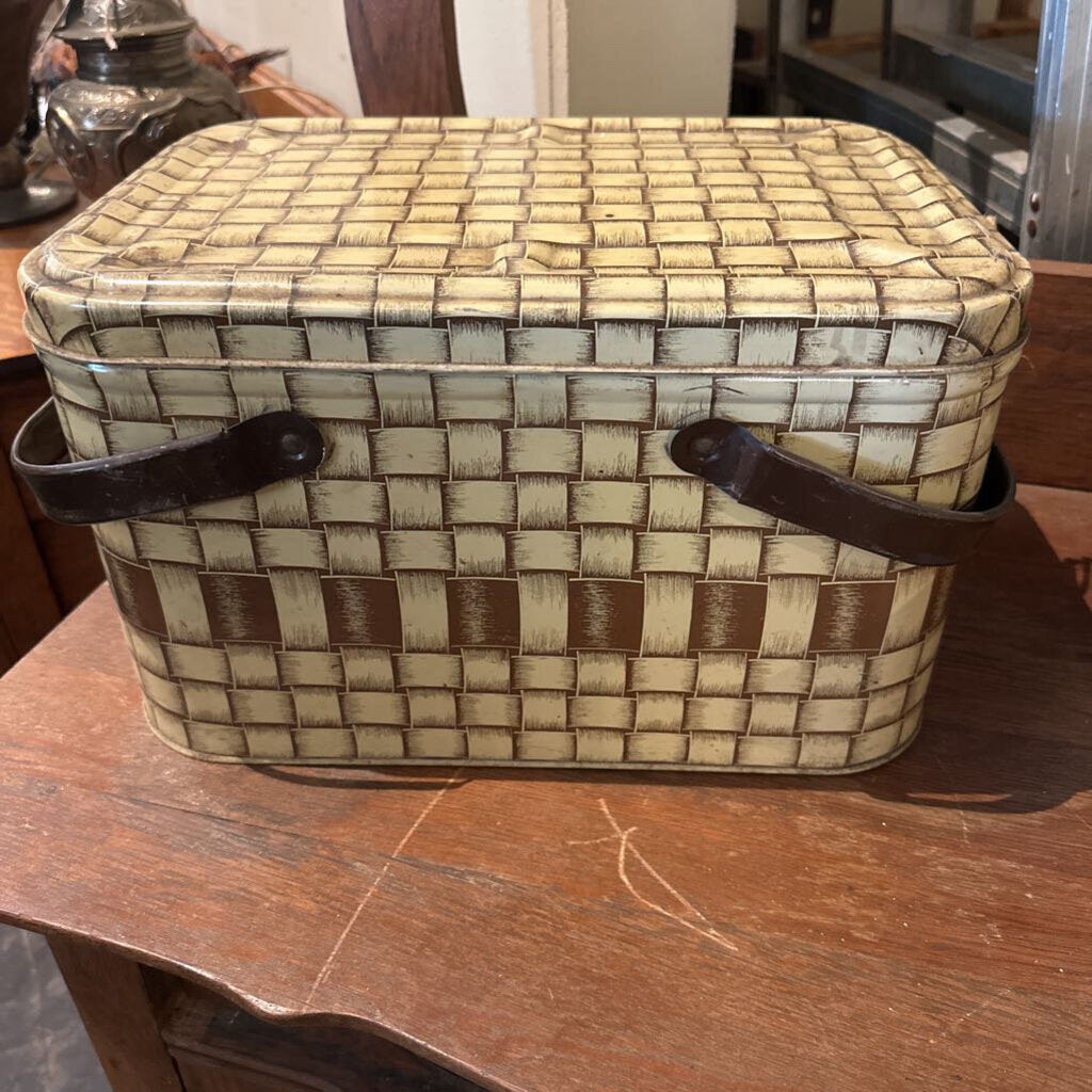 METAL PICNIC BASKET FROM 1950'S
