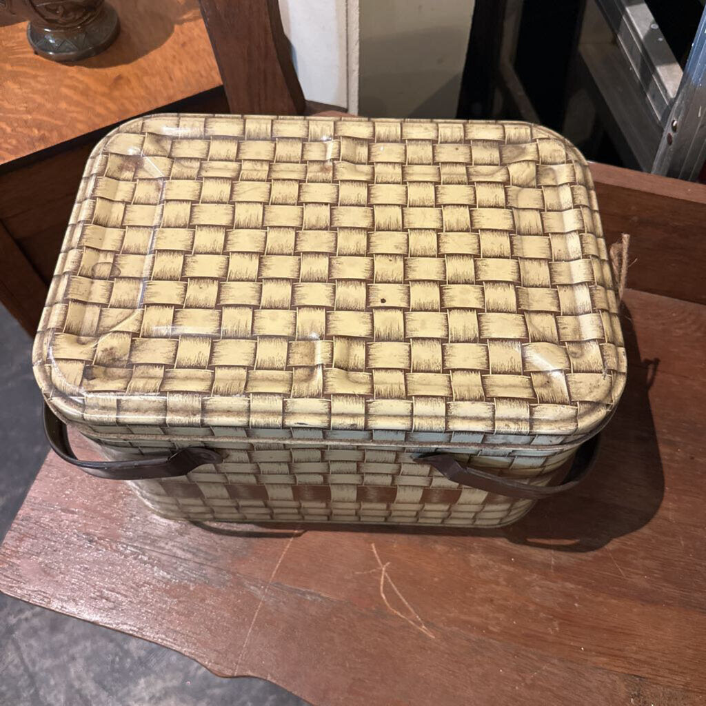METAL PICNIC BASKET FROM 1950'S