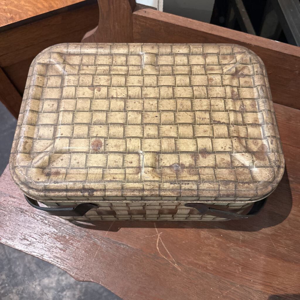 METAL PICNIC BASKET FROM 1950'S