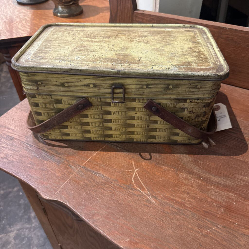 METAL PICNIC BASKET WITH WOODEN HANDLES FROM 1950'S