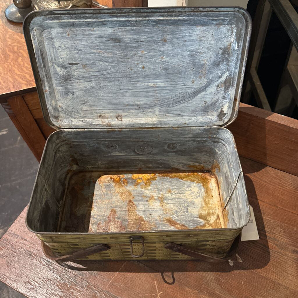 METAL PICNIC BASKET WITH WOODEN HANDLES FROM 1950'S