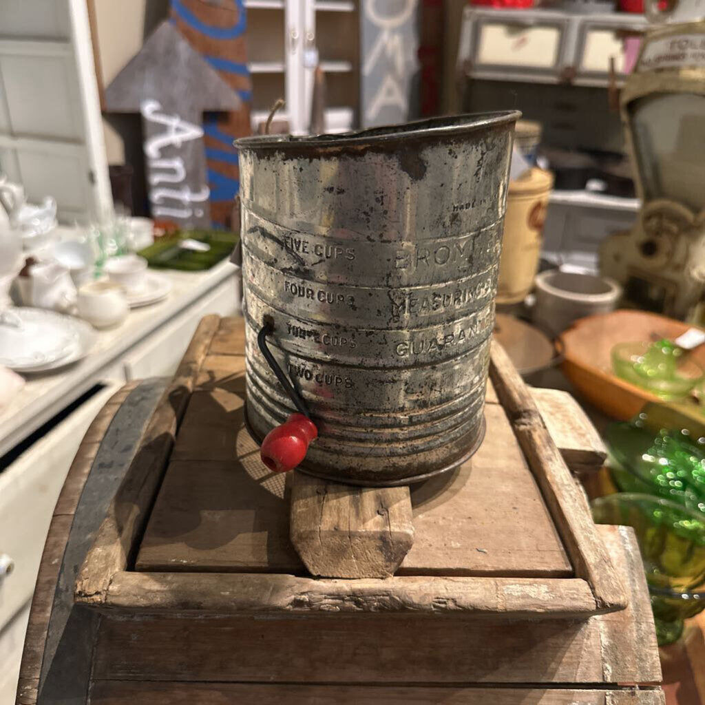 METAL FLOUR SIFTER