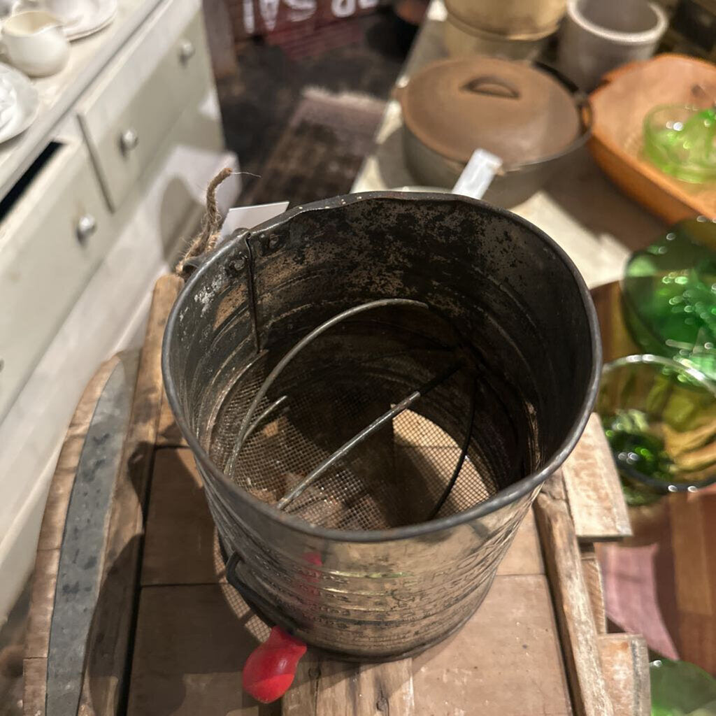 METAL FLOUR SIFTER