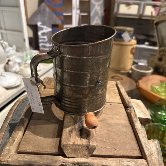 METAL FLOUR SIFTER