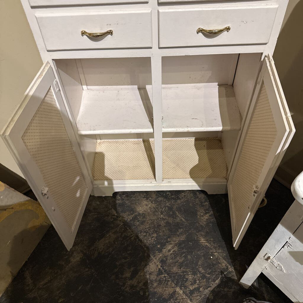 GLASS DOOR KITCHEN CUPBOARD