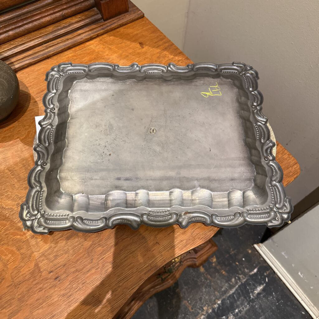 TRAY WITH LEAVES AND HANDLES
