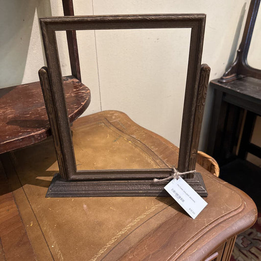 PICTURE HOLDER