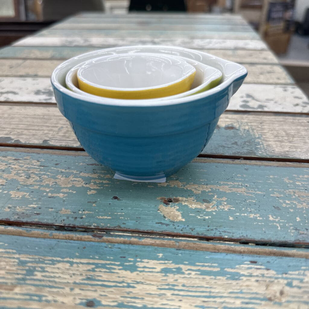 NESTING MEASURING CUPS