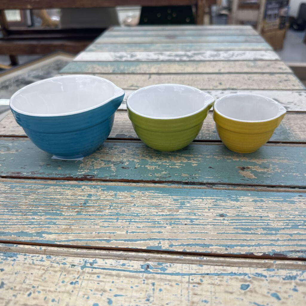NESTING MEASURING CUPS