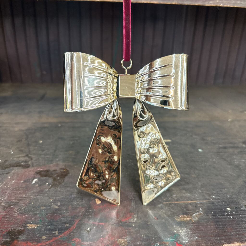 METAL BOW ORNAMENT