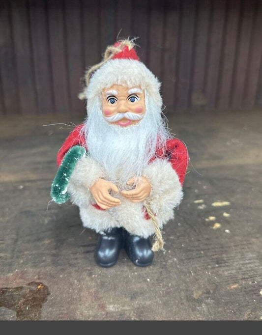SANTA HOLDING WREATH ORNAMENT