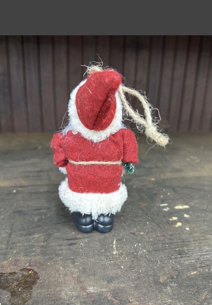 SANTA HOLDING WREATH ORNAMENT