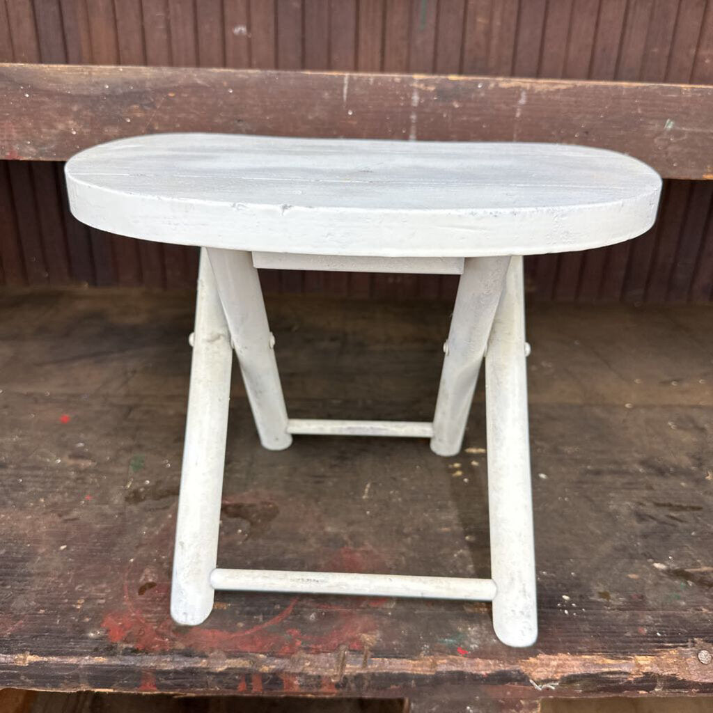 FOLDING STOOL